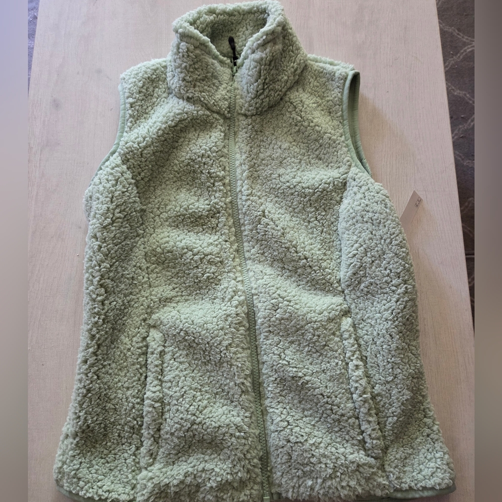 Cozy Sherpa Fleece Vest in Light Green, Size XS, Brand New
